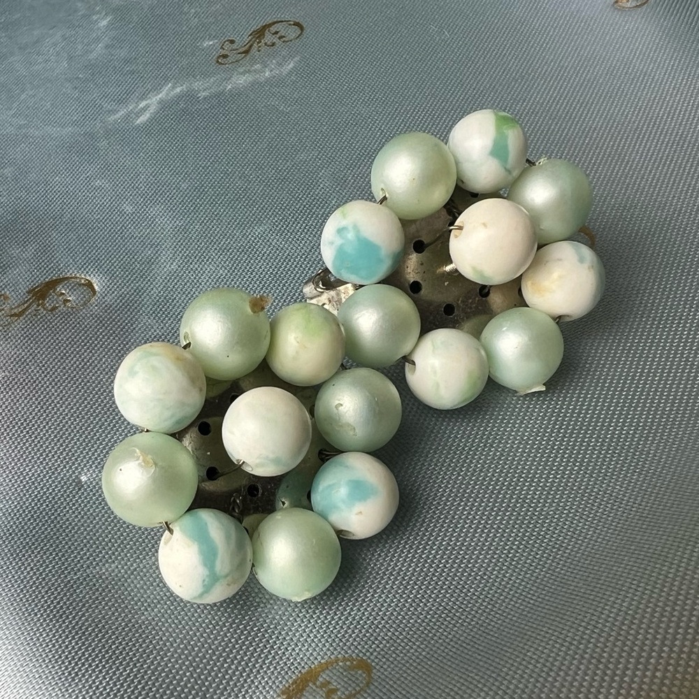 1950s Mint Green Bead Cluster Clip-On Earrings | Pastel Vintage Mid-Century